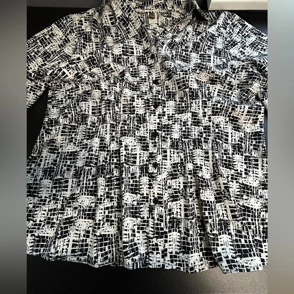 Sere Nada Women’s Size 18 Black White Pleated Button Blouse Stretch Artsy Career - Picture 6 of 12